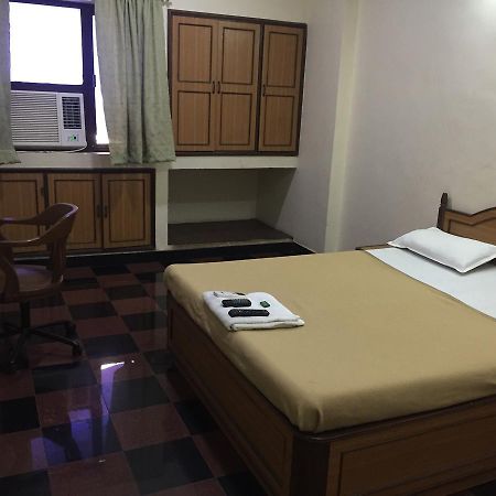 Royale Inn Vapi Esterno foto