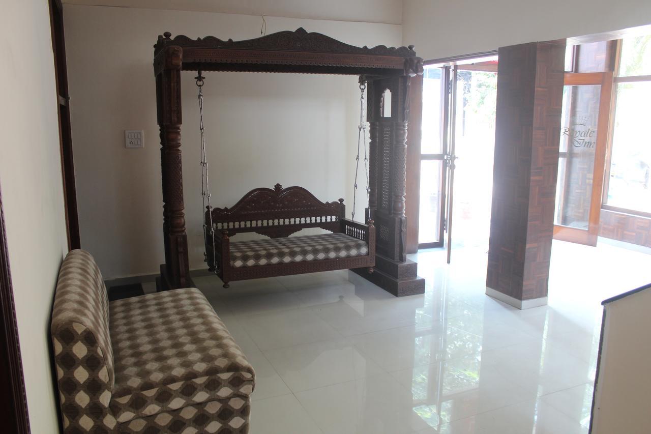 Royale Inn Vapi Esterno foto