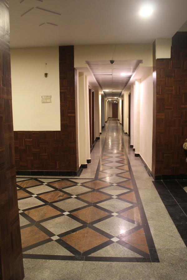Royale Inn Vapi Esterno foto