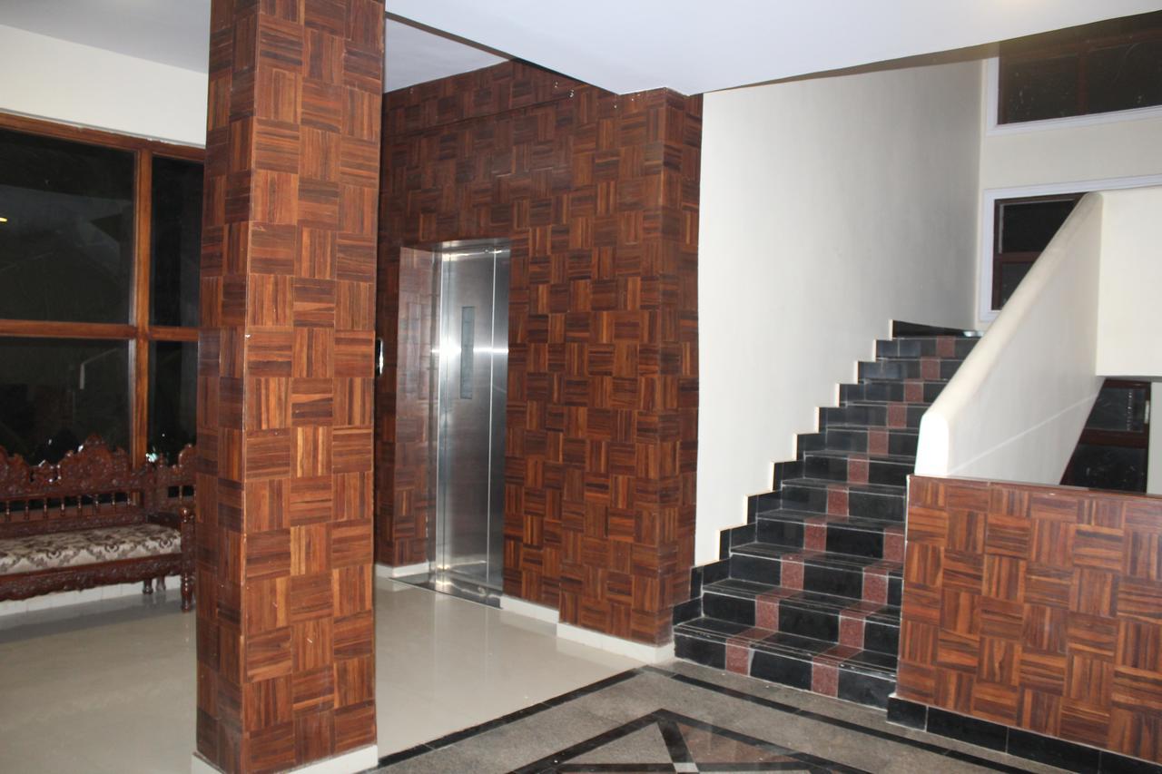 Royale Inn Vapi Esterno foto