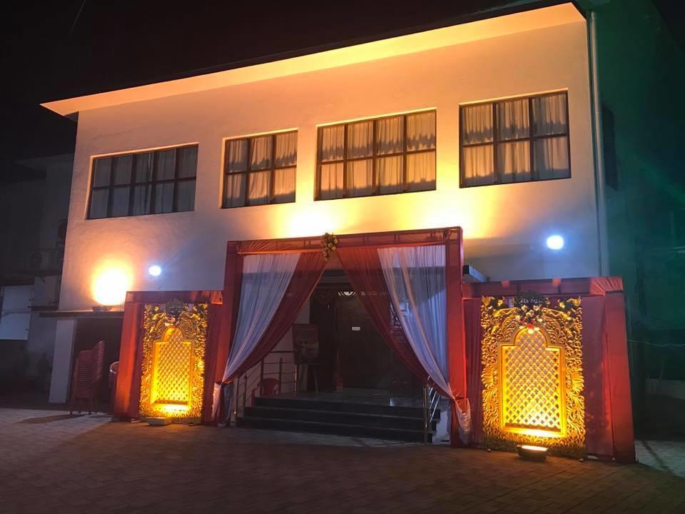 Royale Inn Vapi Esterno foto