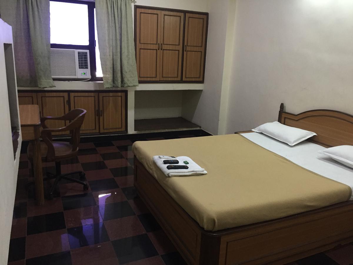 Royale Inn Vapi Esterno foto