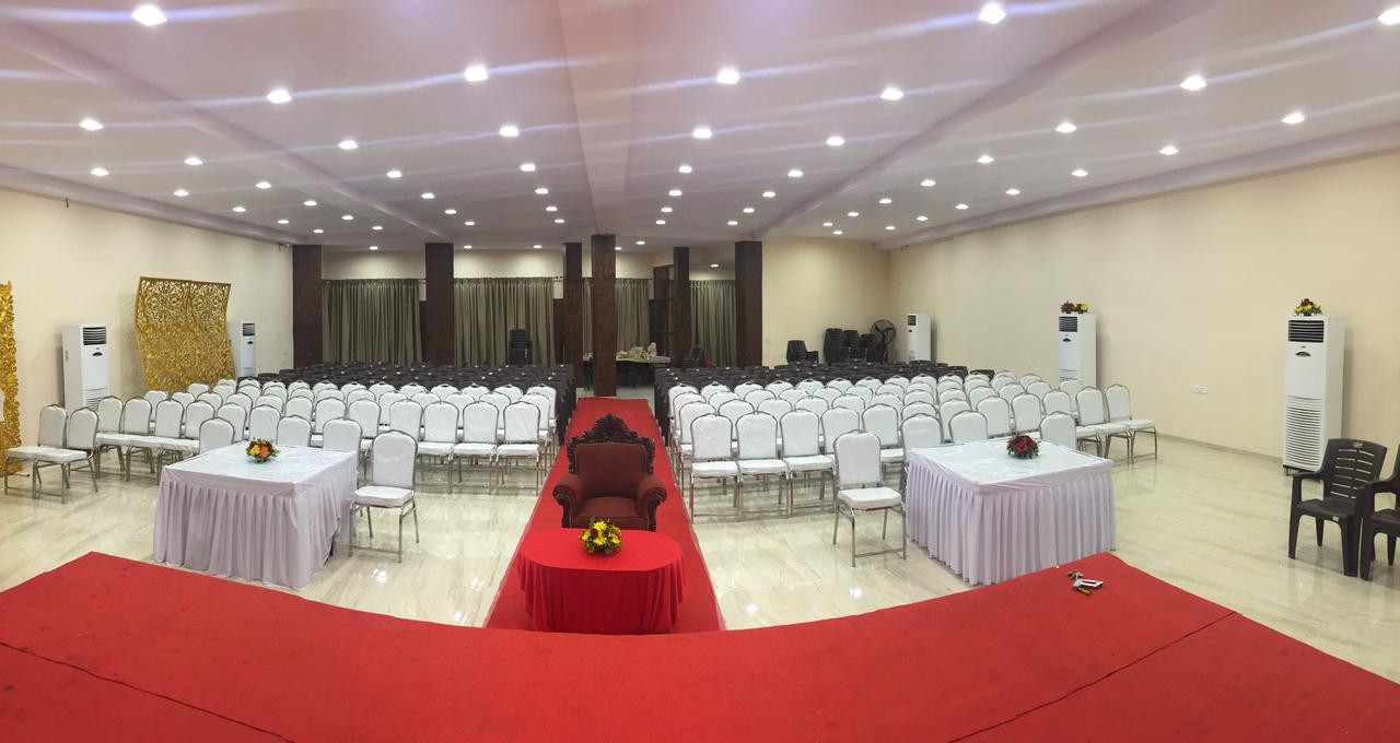 Royale Inn Vapi Esterno foto