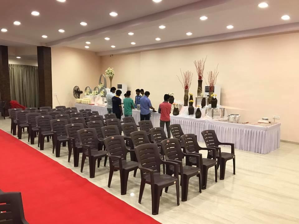 Royale Inn Vapi Esterno foto