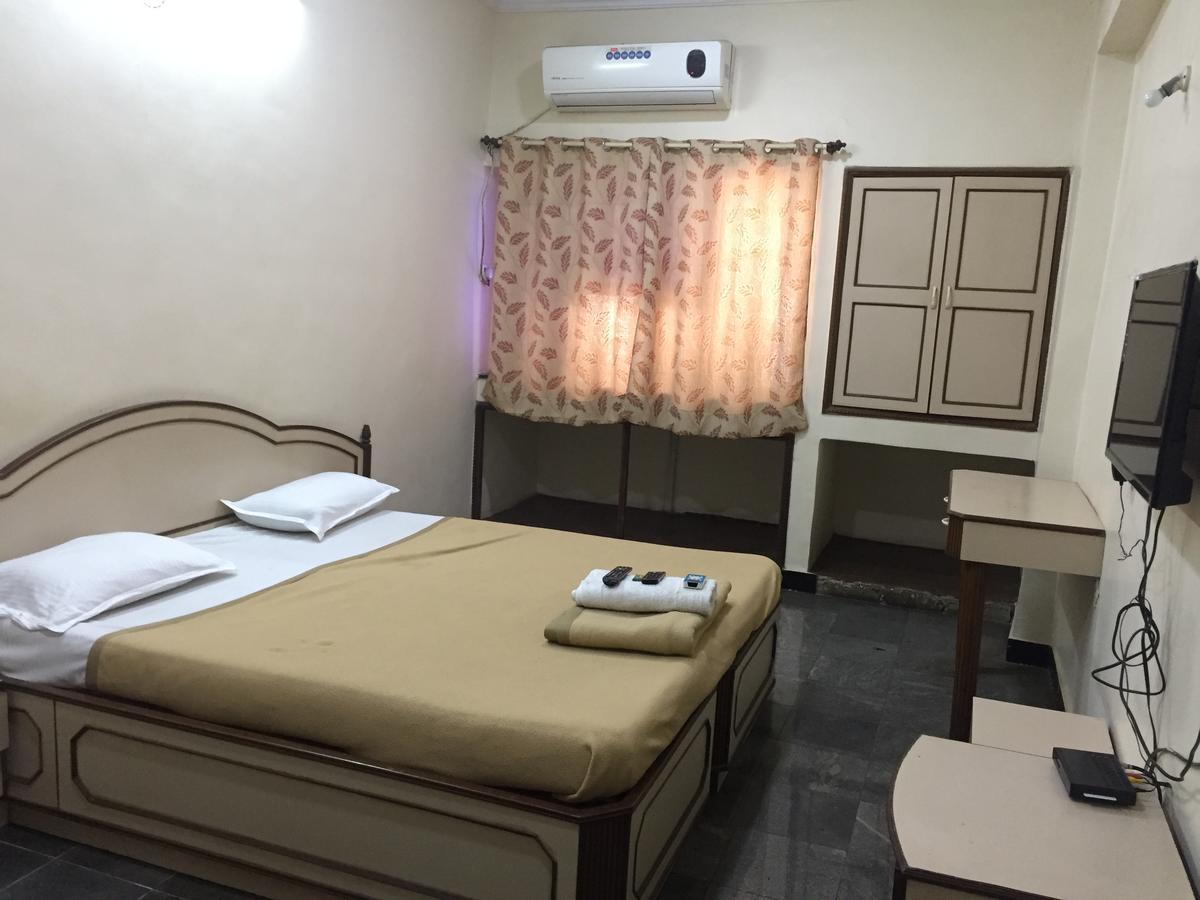 Royale Inn Vapi Esterno foto