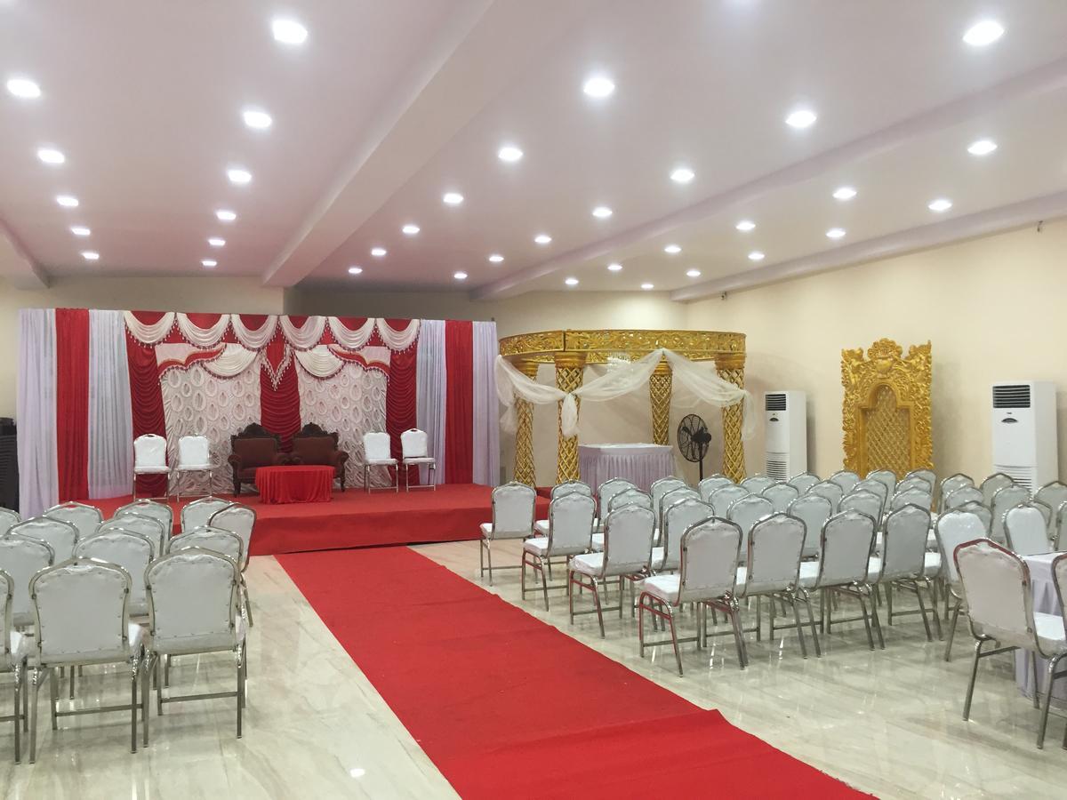 Royale Inn Vapi Esterno foto