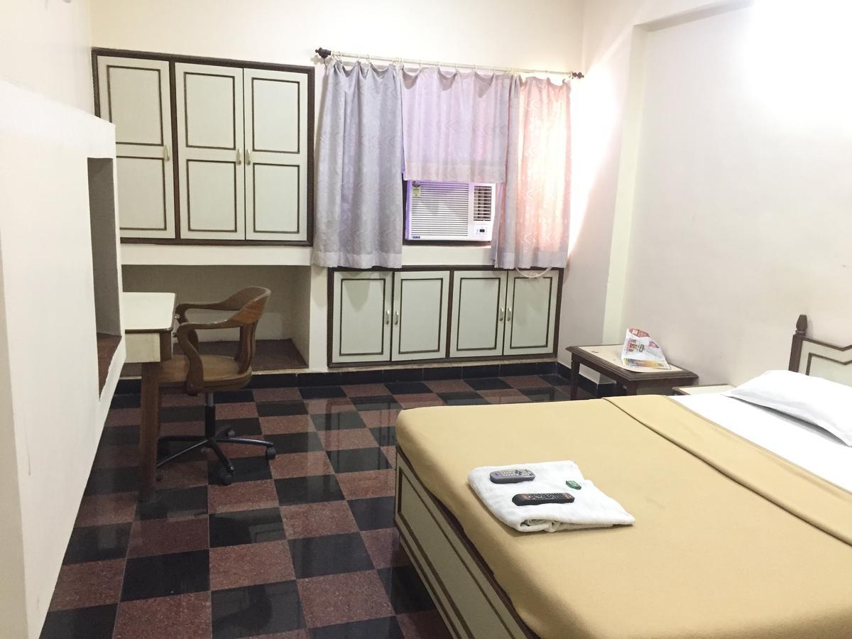 Royale Inn Vapi Esterno foto