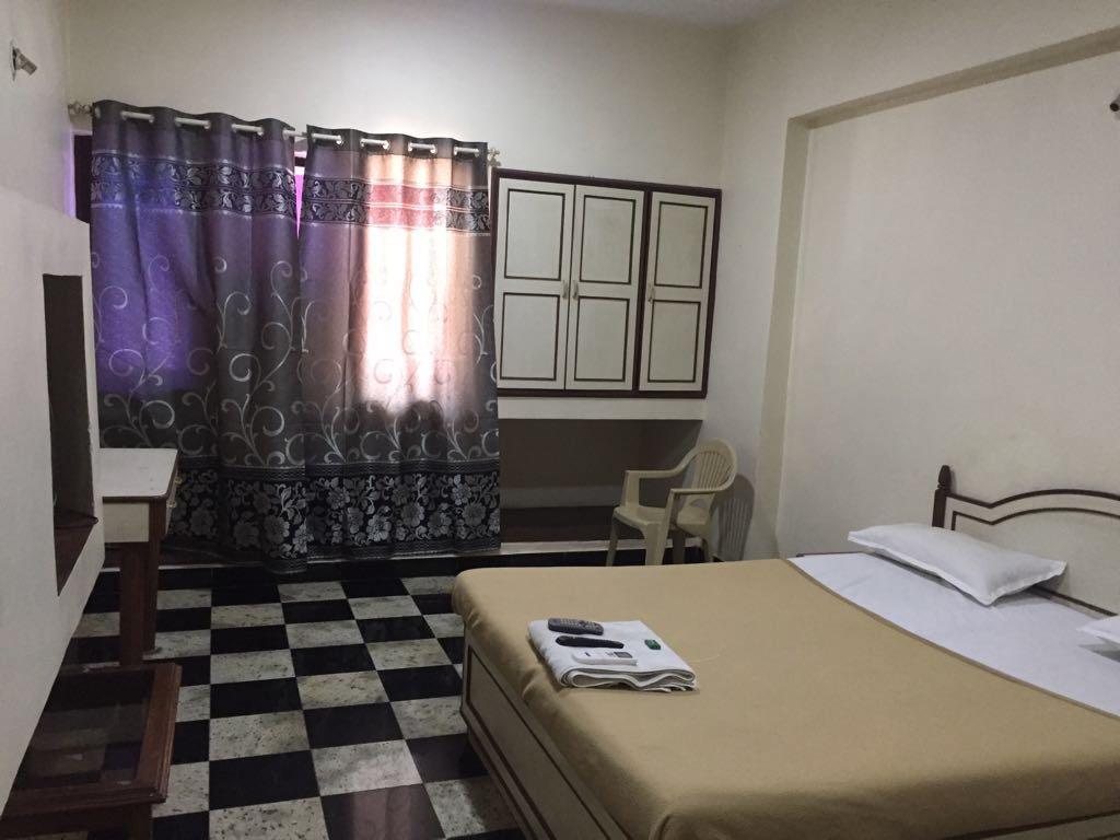 Royale Inn Vapi Esterno foto