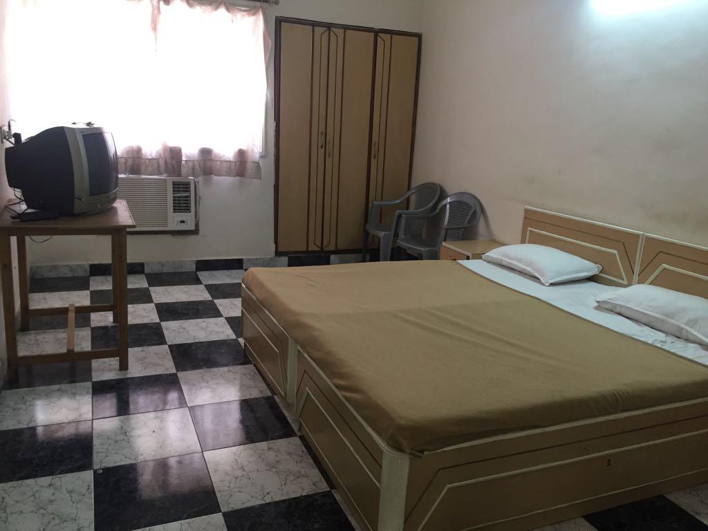 Royale Inn Vapi Esterno foto