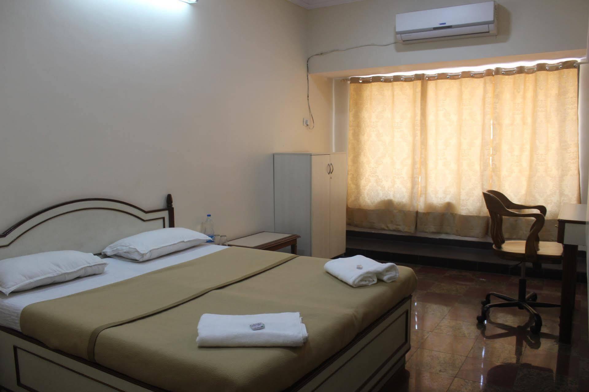 Royale Inn Vapi Esterno foto